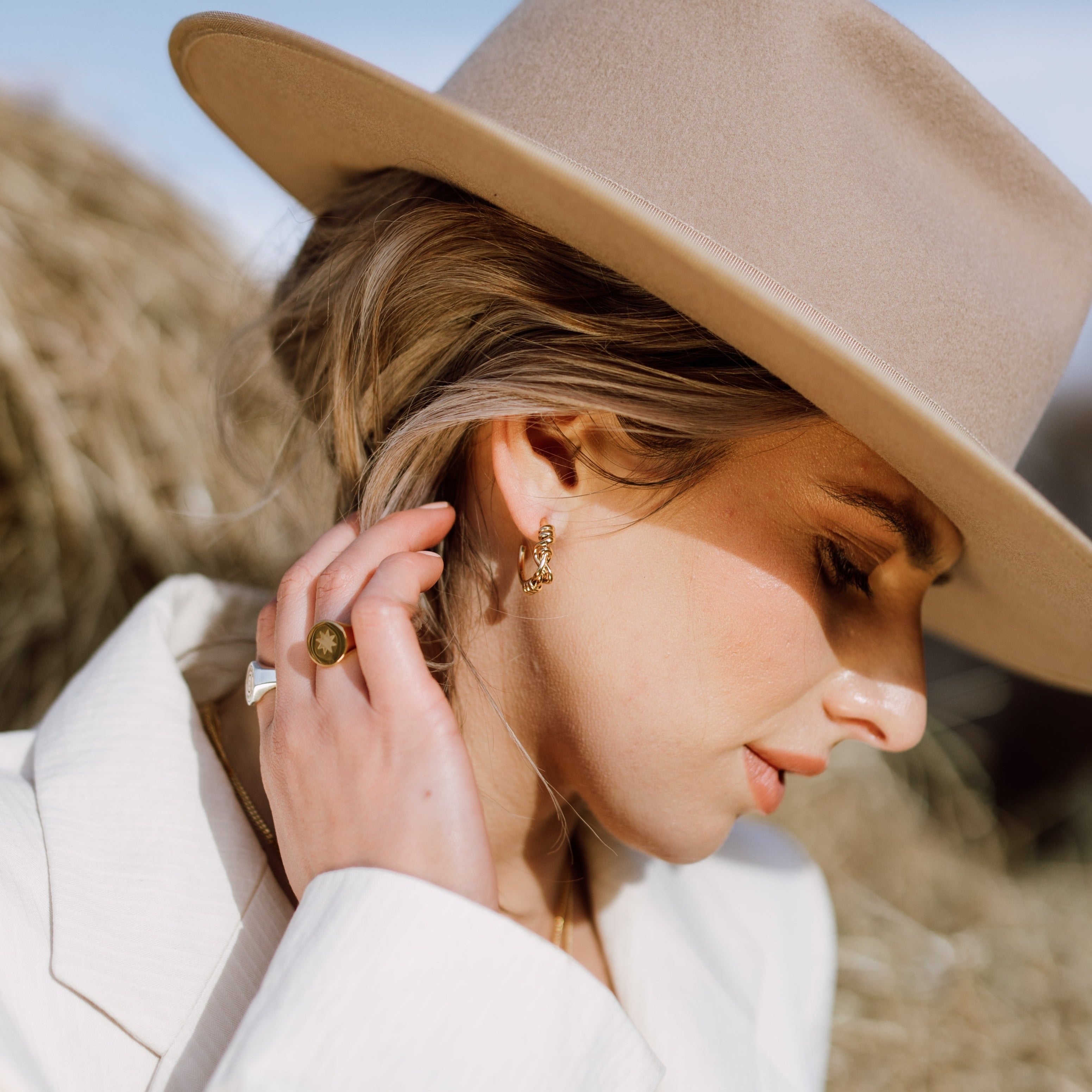 Whistle & Pop Trailblazer Elegant Eight Hoops