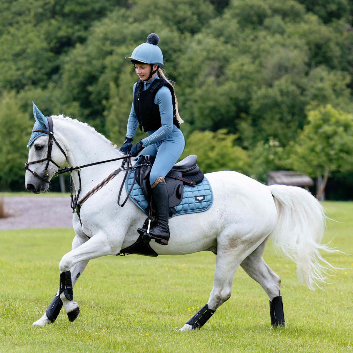 LeMieux Loire Classic Close Contact Square Ice Blue lifestyle
