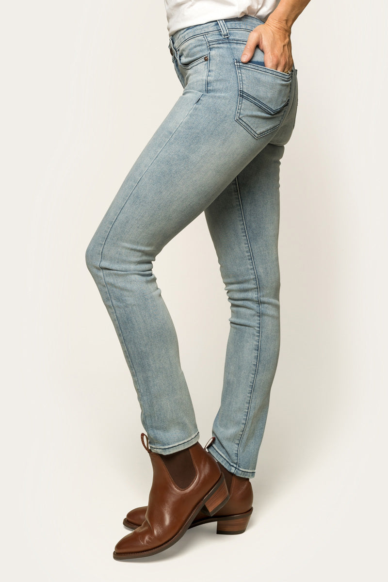 Ringers Western Victoria Womens Mid-Rise Straight Leg Jeans - 9