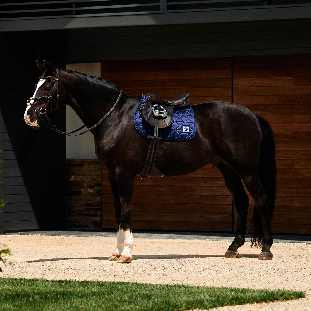 Weatherbeeta Satin Luxe Air-Tec Euro Jump Shaped Saddle Pad - 4