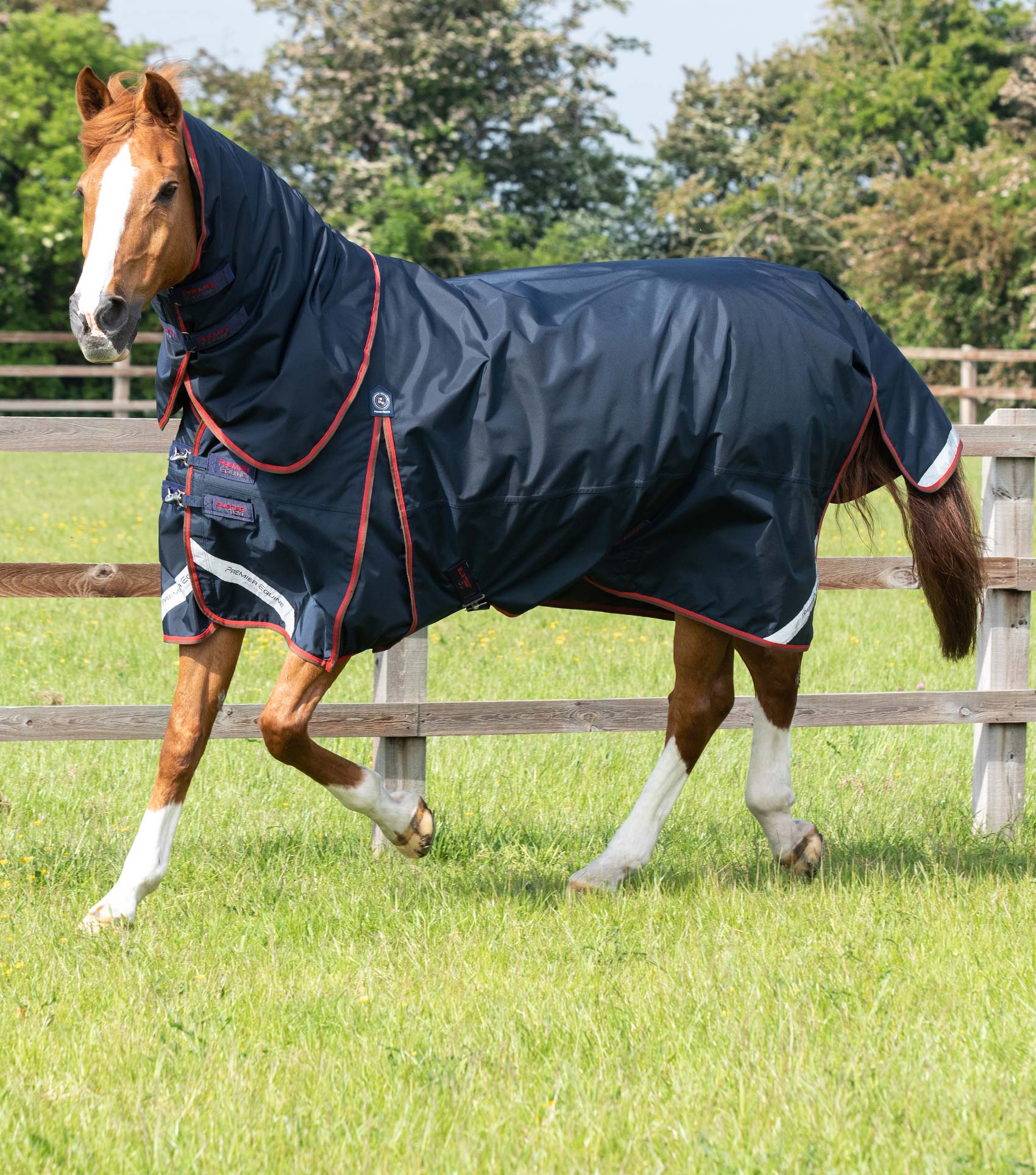 Description:Buster 150g Turnout Rug with Classic Neck Cover_Colour:Navy_Position:1