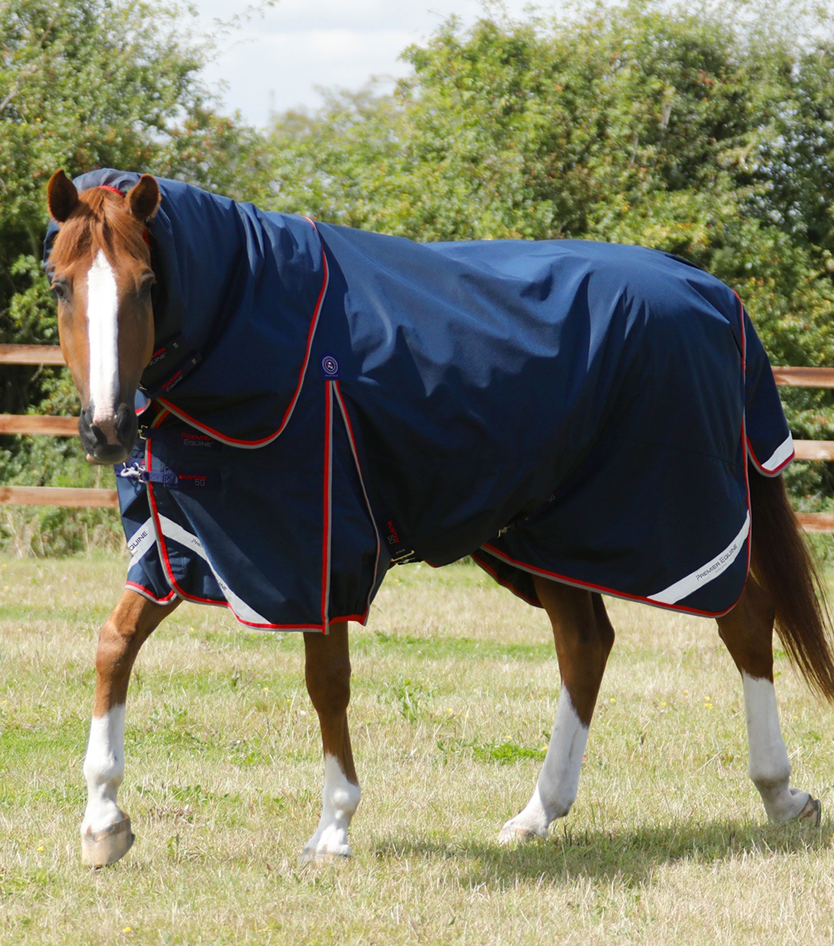 Description:Buster 50g Turnout Rug with Snug-Fit Neck Cover_Colour:Navy_Position:1