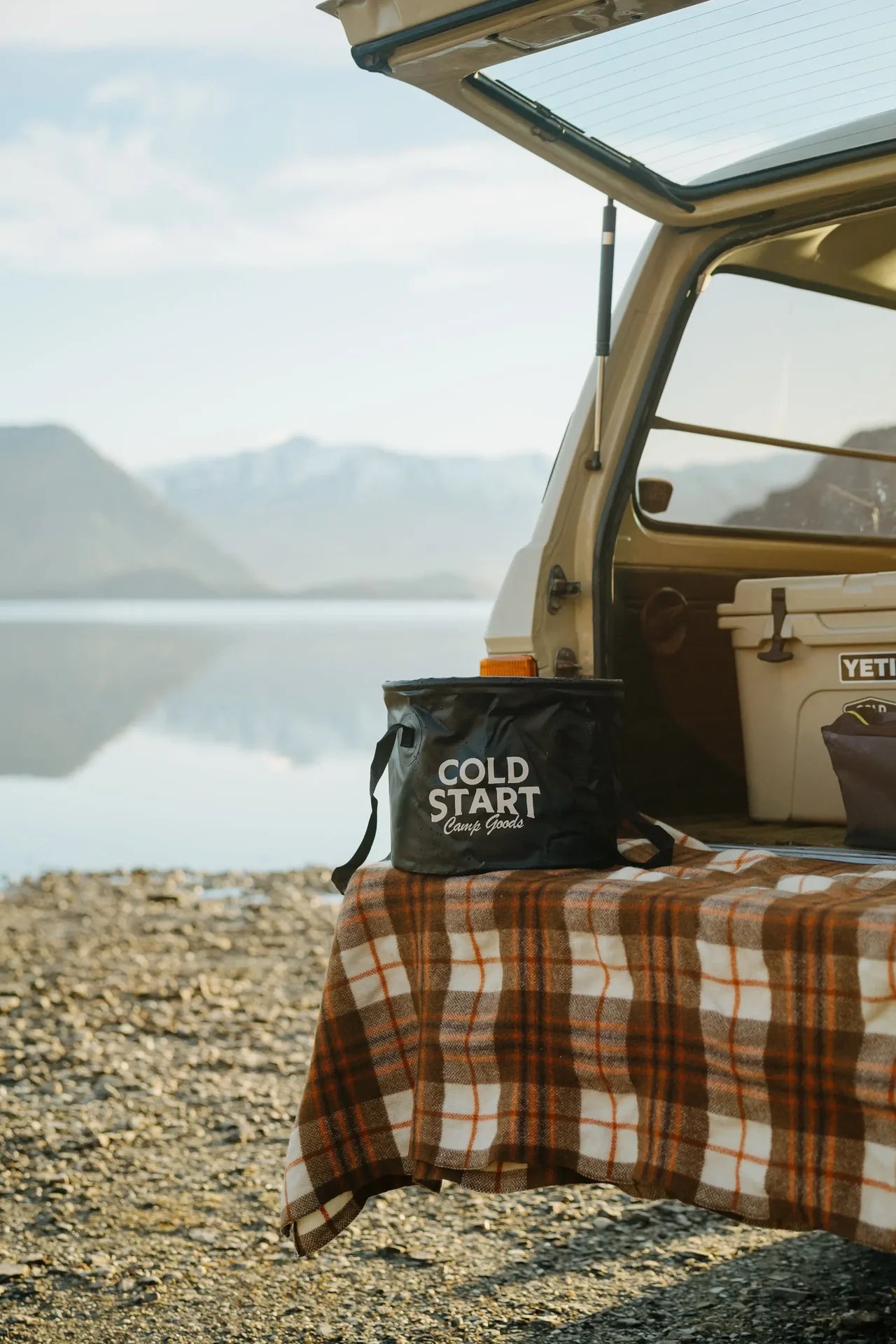 The Big Bucket – 20L Collapsible Feed &amp; Water Bucket