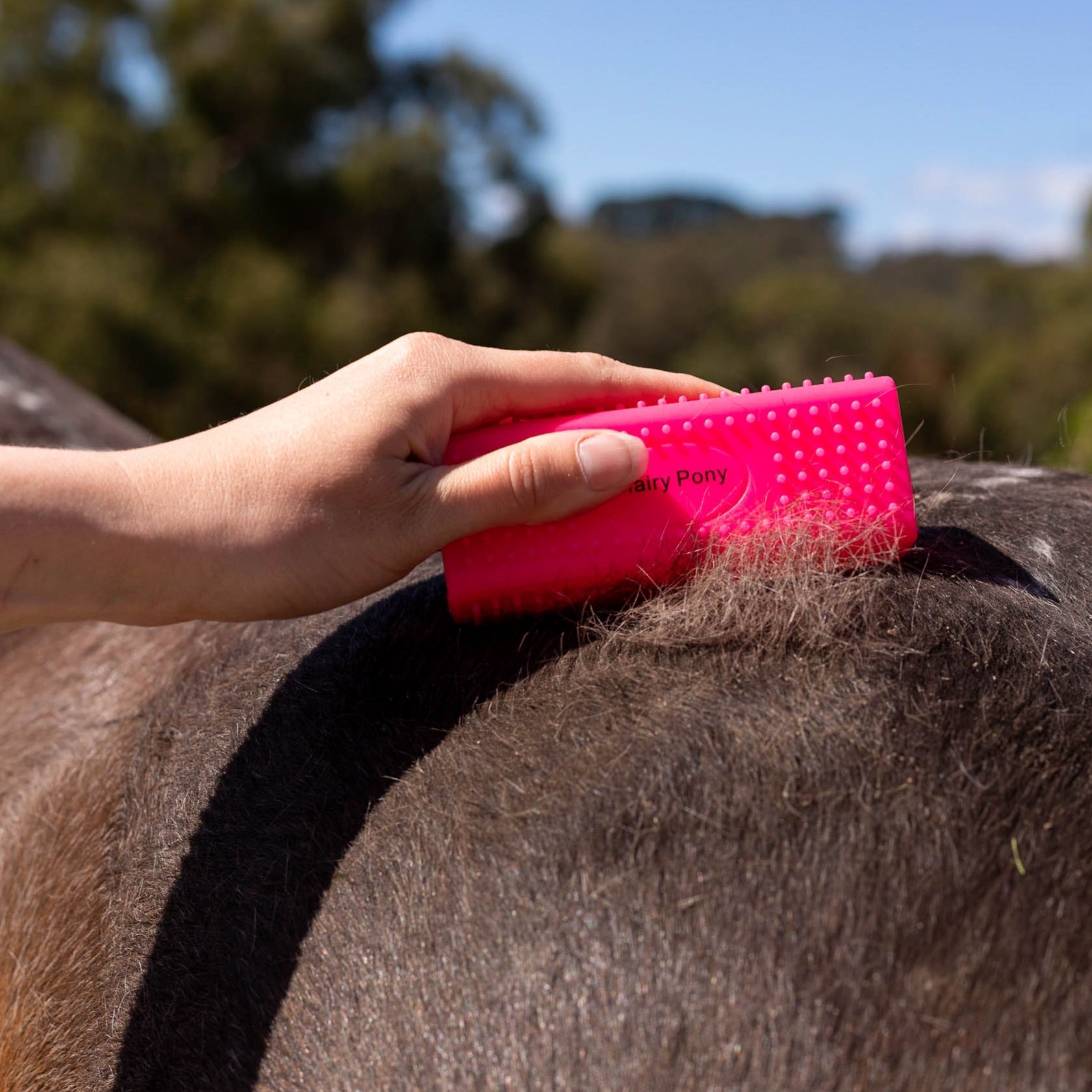 Hairy Pony Horse Grooming Block