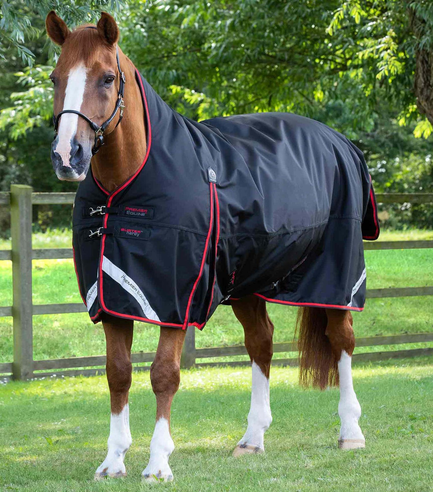 Description:Buster Hardy 400g Half Neck Turnout Rug_Colour:Black_Position:1