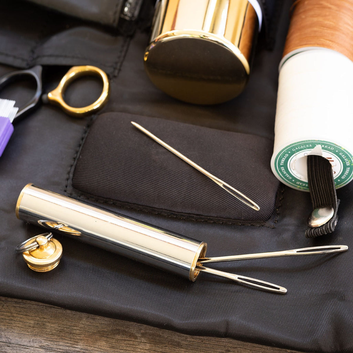 Hairy Pony Needle Container and 2 Needles - 3