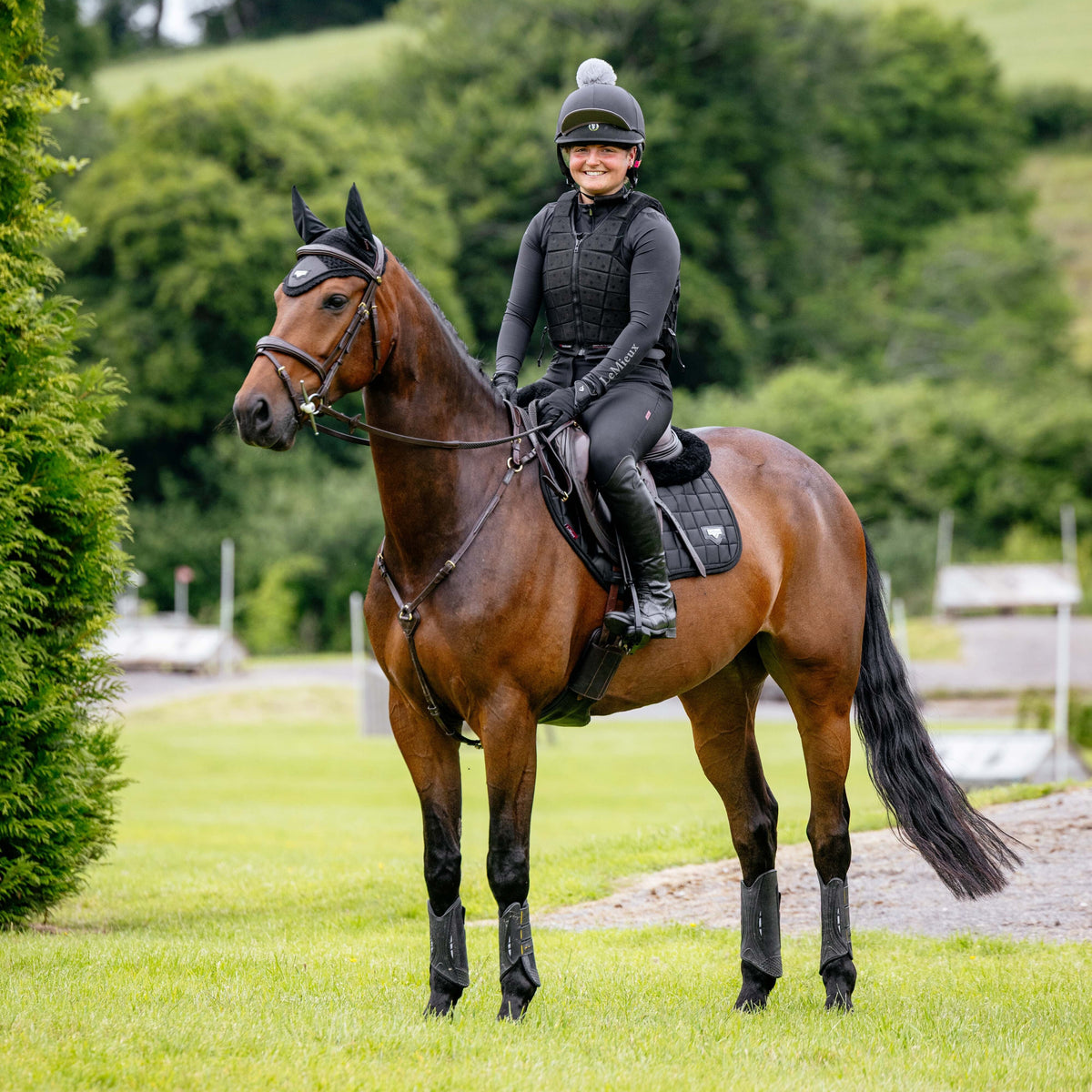 LeMieux Loire Classic Close Contact Square Black lifestyle