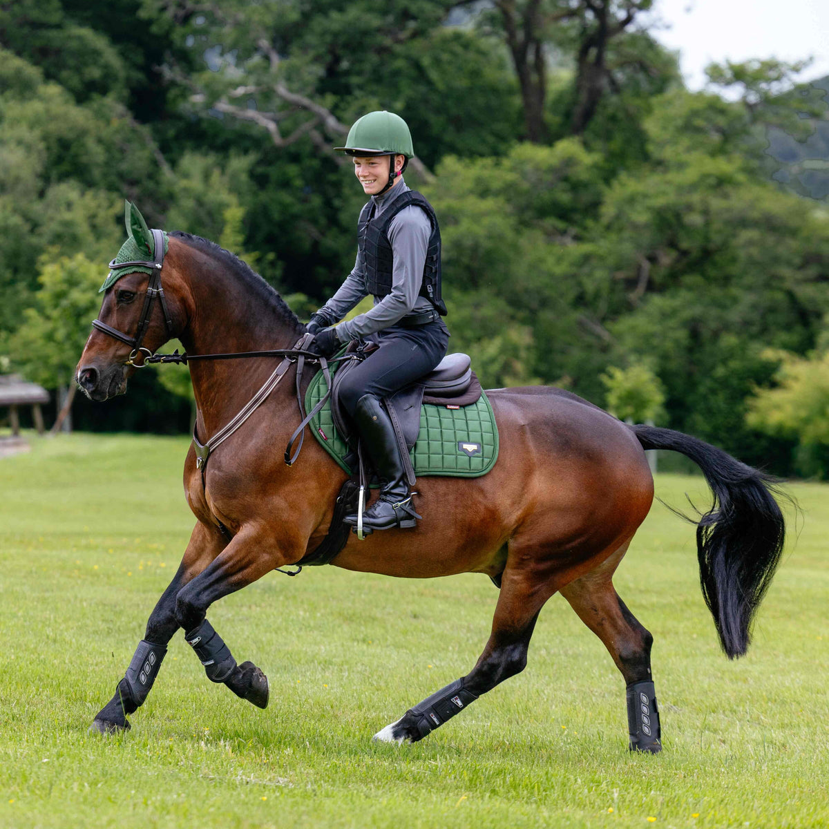 LeMieux Loire Classic Close Contact Square Hunter Green lifestyle