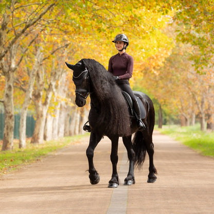 LeMieux Essence Dressage Square Black lifestyle