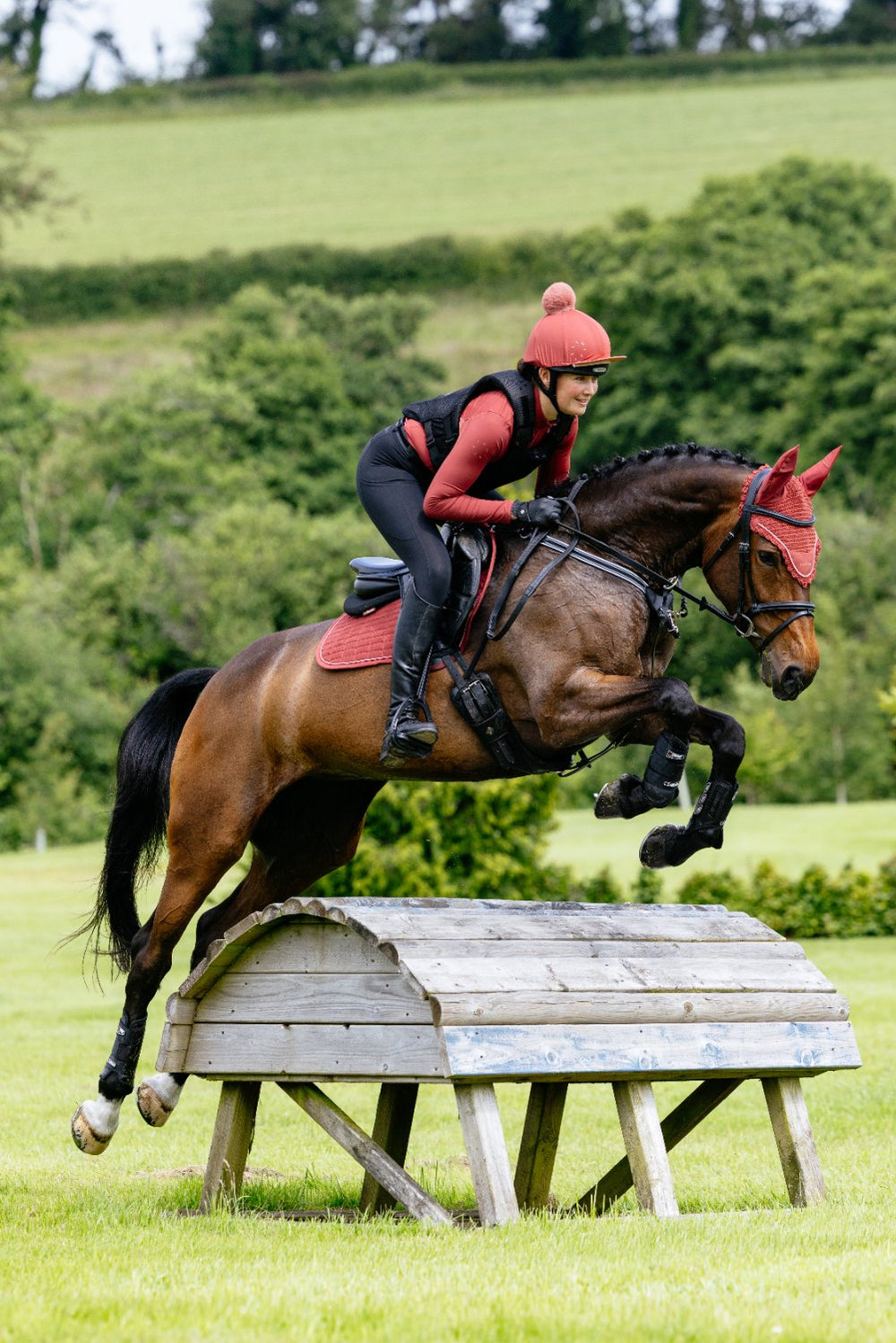 Horse jumping in a LeMieux Russet suede close contact saddle pad
