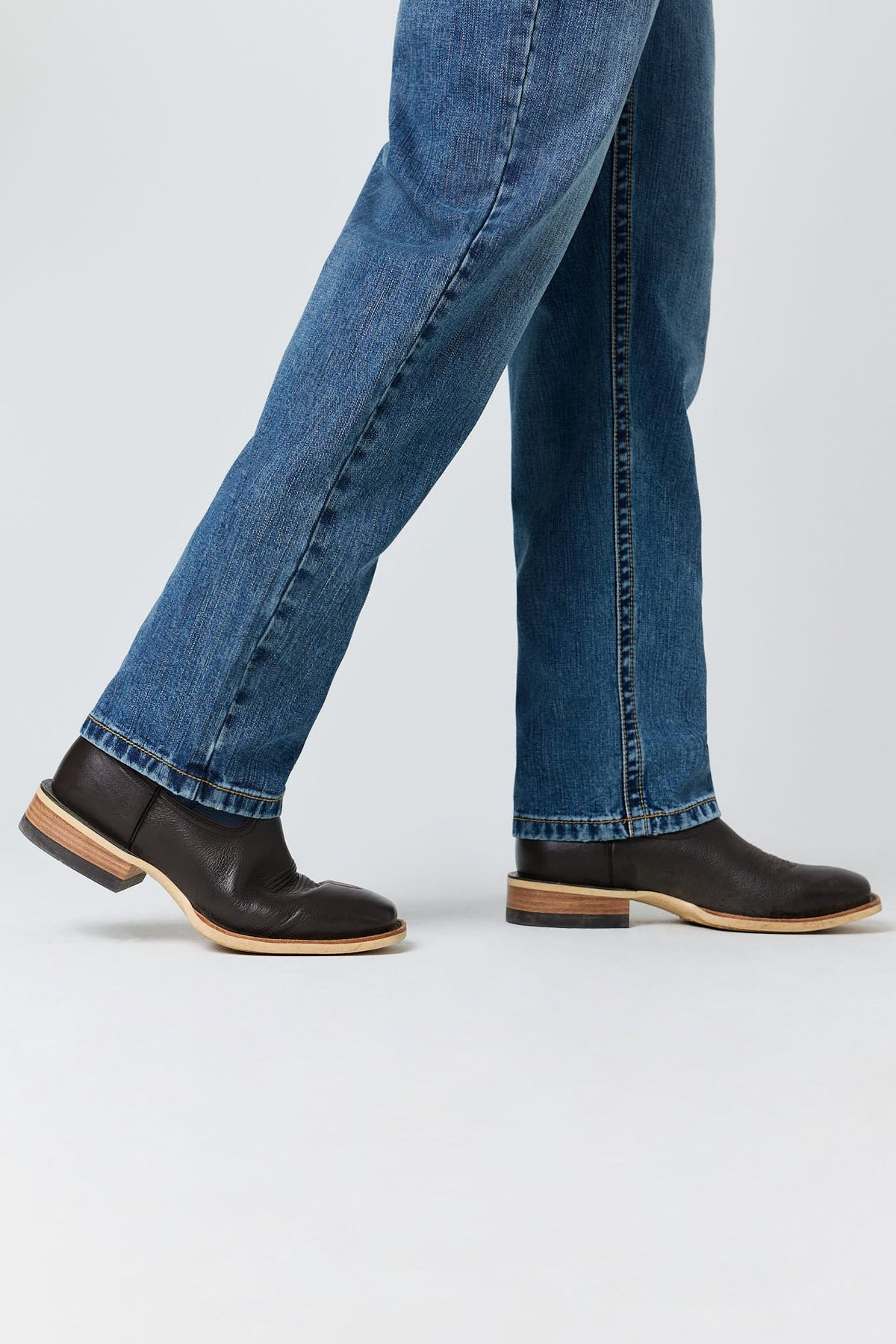 Ringers Western Granger Mens Loose Straight Wide Leg Jean - Mid Blue Side