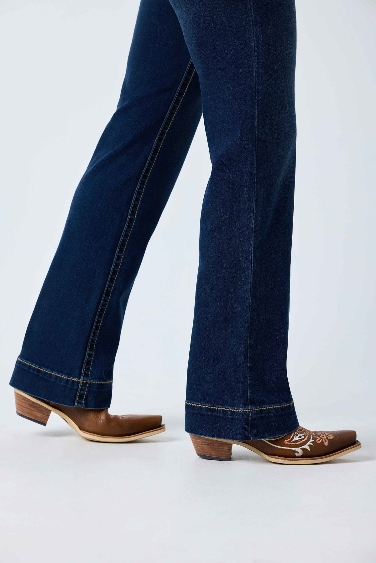 Ringers Western Indi Rodeo Saddle Stitch Womens High Rise Wide Bootleg Jean - 5