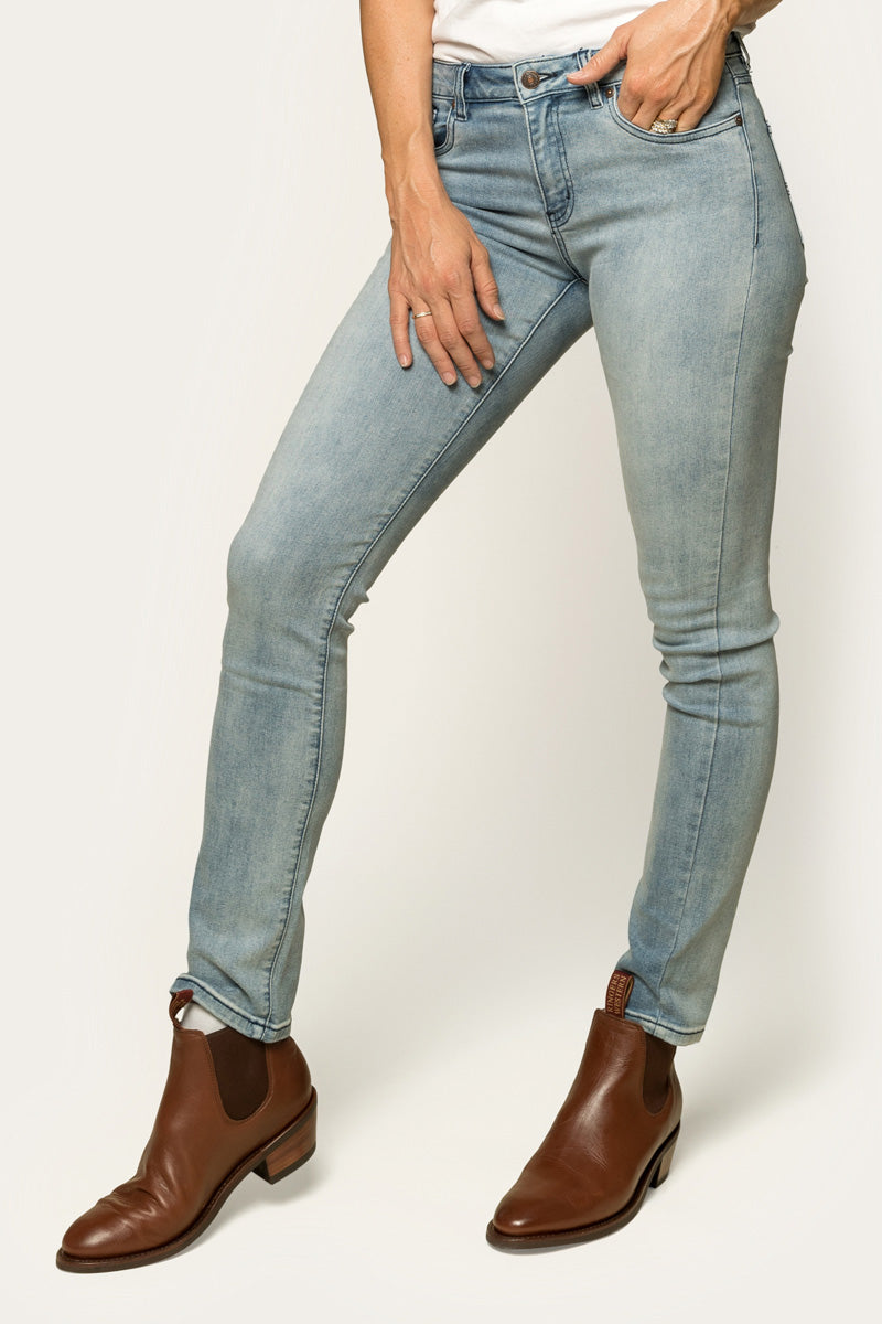 Ringers Western Victoria Womens Mid-Rise Straight Leg Jeans - 6