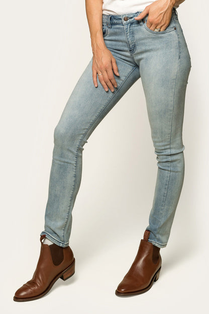 Ringers Western Victoria Womens Mid-Rise Straight Leg Jeans - 6