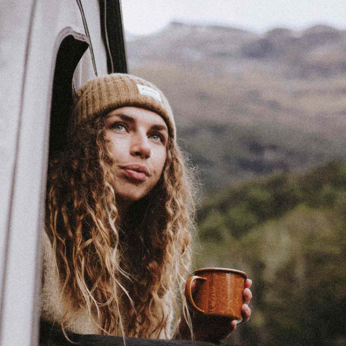 Levi Olive Brown worn - lifestyle